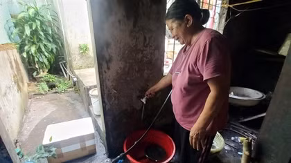 Cuộc sống của hơn 1.300 hộ dân bị đảo lộn vì cúp nước sinh hoạt