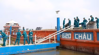 Pháo hoa tầm cao đón giao thừa ở Cần Thơ được bắn từ sà lan 2.000 tấn