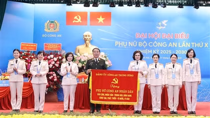 Phụ nữ CAND: Giữ lửa hậu phương, vững vàng tuyến đầu