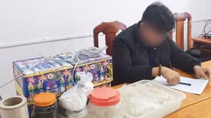 Phát hiện con tàng trữ pháo, chất nổ, bố báo Công an xử lý