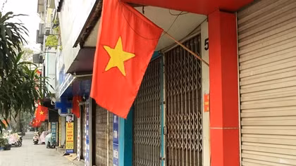 Đường phố Hà Nội vắng vẻ và bình yên sáng mồng 1 Tết