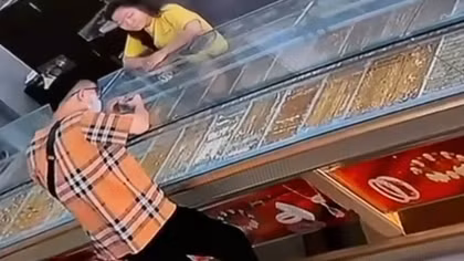 Vờ hỏi mua rồi giật nhẫn vàng bỏ chạy