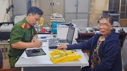 Công an xã kịp thời ngăn cụ bà 70 tuổi chuyển 650 triệu đồng cho đối tượng lừa đảo