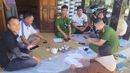 Thực hiện hiệu quả “3 bám, 4 cùng” với dân