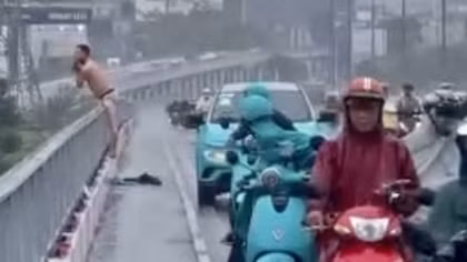 Phát hiện thi thể nghi là tài xế taxi công nghệ rơi xuống cầu Sài Gòn mất tích