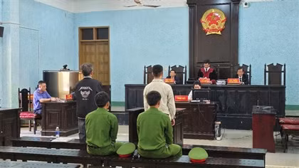 Tuyên án vụ thẩm phán nhận quà gắn mật thư “đồng ý 200, đưa tạm 70, ngoài Tết tính tiếp”