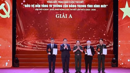 Trao giải cuộc thi viết “Bảo vệ nền tảng tư tưởng của Đảng trong tình hình mới”