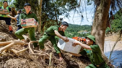 Bộ trưởng Lương Tam Quang có Công điện gửi Công an các đơn vị, địa phương về việc quyết tâm ứng phó, khắc phục hậu quả thiên tai