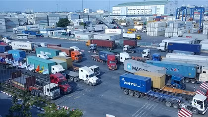 Giảm ô nhiễm do xả thải từ phương tiện giao thông không chỉ là việc lập vùng “xanh”