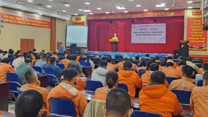 Công ty cổ phần Nhiệt điện Quảng Ninh tổ chức huấn luyện An toàn vệ sinh lao động năm 2025