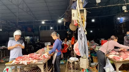 Sau vụ lợn chết, lợn bệnh đưa vào tiêu thụ tại Hà Nội: Chợ Phùng Khoang đìu hiu