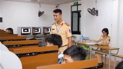 Công an tỉnh Hưng Yên tổ chức kỳ sát hạch, cấp Giấy phép lái xe ô tô đợt đầu tiên