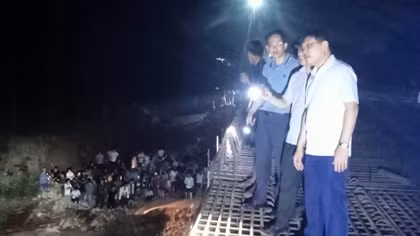 Hơn 1.000 người xuyên đêm tìm kiếm 2 nạn nhân mất tích do lũ cuốn