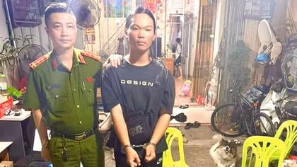 Khởi tố 5 đối tượng vận chuyển bạc qua biên giới