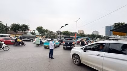 Bến xe Giáp Bát tăng cường sắp xếp trật tự luồng tuyến để hành khách lưu thông thuận lợi hơn