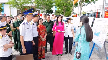 Nhiều tài liệu, hình ảnh mới tại Triển lãm “Hoàng Sa, Trường Sa - Biển, đảo thiêng liêng”