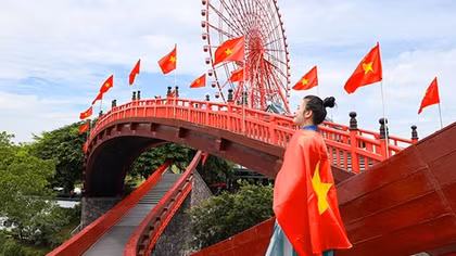 Dịp lễ 30/4, đến Sun World Ha Long sống trong rực rỡ cờ hoa