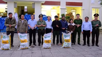 Lâm Đồng: Trao tận tay người dân hàng trăm suất quà của Bộ Công an hỗ trợ