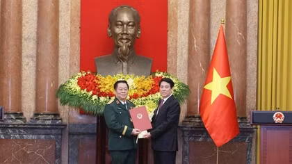 Thăng quân hàm Đại tướng và bổ nhiệm đồng chí Nguyễn Trọng Nghĩa giữ chức Chủ nhiệm Tổng cục Chính trị