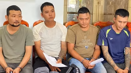 Tranh giành khách, 4 đối tượng chặn xe đánh tài xế trọng thương