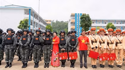Yến Helen Khánh Hòa tri ân, đồng hành cùng các CBCS Công an thực hiện nhiệm vụ A80