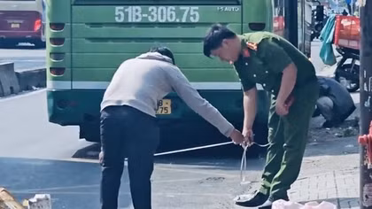 Người phụ nữ bán vé số khiếm thị gặp nạn khi vừa rời khỏi xe buýt