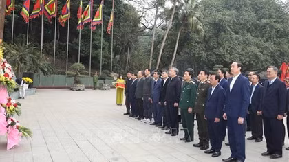 Tổng Bí thư Tô Lâm dâng hương tưởng niệm các Vua Hùng