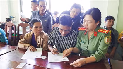 Công an Quảng Ngãi sát cánh cùng người dân các xã biên giới