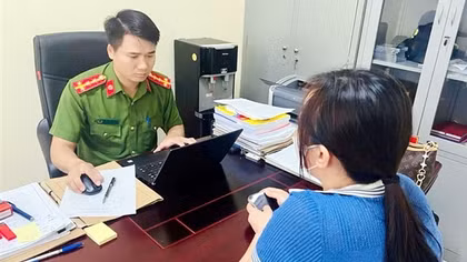 Công an phường hỗ trợ người dân thu hồi 1 tỷ đồng chuyển nhầm