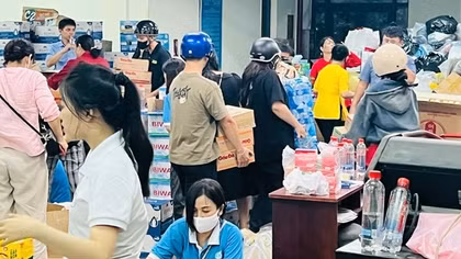 TP Hồ Chí Minh kêu gọi tiếp nhận khẩn để ủng hộ đồng bào các tỉnh bị thiệt hại do mưa lũ