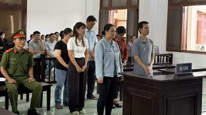 Kế toán "rút ruột" công quỹ hơn 2 tỷ đồng, 5 cựu cán bộ xã lãnh án