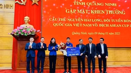 Quảng Ninh thưởng cầu thủ Hai Long 450 triệu đồng