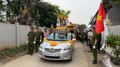 Người thân và đồng đội nghẹn ngào tiễn đưa Thiếu tá Nguyễn Đăng Khải