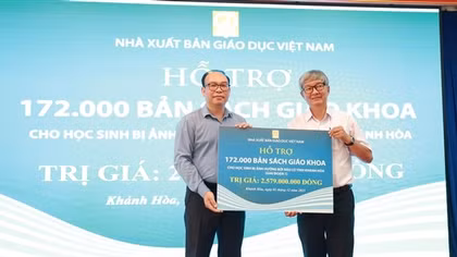 Nhà xuất bản Giáo dục Việt Nam hỗ trợ khẩn cấp 172.000 bản sách giáo khoa cho học sinh vùng lũ lụt tỉnh Khánh Hòa