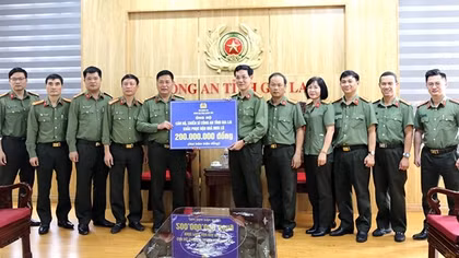Công an tỉnh Hưng Yên hỗ trợ tỉnh Gia Lai 400 triệu đồng khắc phục hậu quả bão lũ