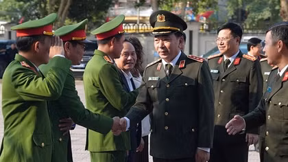 Thứ trưởng Trần Quốc Tỏ thăm, làm việc tại Công an xã Vạn An và Công an phường Trường Vinh