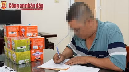 Bắt quả tang cơ sở kinh doanh pháo hoa không phép