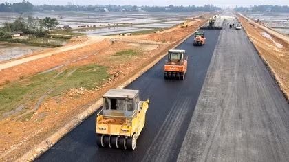 Tết không nghỉ trên công trường cao tốc Bắc – Nam