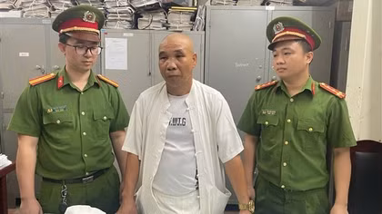 Bắt giam tài xế gây rối trật tự, tấn công Cảnh sát