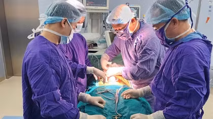 Cô gái phát hiện mình là đàn ông sau 21 năm