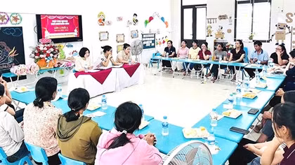 Núp bóng vận động tài trợ, “lạm thu” tiền trường