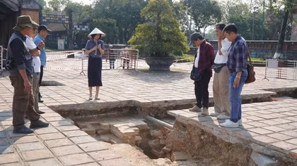 Phát hiện nhiều dấu tích và hiện vật khi khai quật di tích Đại Cung Môn