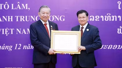 Trao Huân chương Vàng Quốc gia của nước CHDCND Lào tặng Tổng Bí thư Tô Lâm