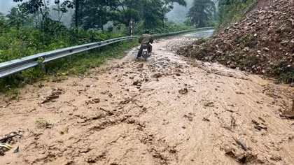 Thủ tướng yêu cầu tập trung ứng phó khẩn cấp với mưa lũ trên lưu vực sông Cả