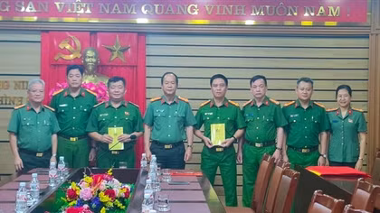Thưởng nóng lực lượng phá án vụ giết người, cướp tài sản đặc biệt nghiêm trọng tại tỉnh Quảng Ninh