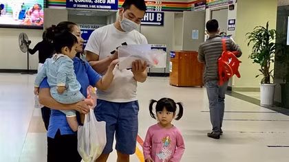 Trẻ em gặp nhiều nguy cơ mắc bệnh tật bởi hút thuốc lá thụ động