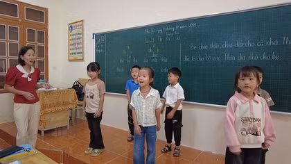 Gieo chữ trên đỉnh sương mờ