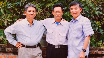 “Bộ 3 trinh sát” cắm cờ chiến thắng trên tòa nhà Bộ Tổng Tham mưu quân đội Sài Gòn