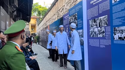 Triển lãm và biểu diễn hoạt cảnh kỷ niệm 53 năm chiến thắng "Điện Biên Phủ trên không"
