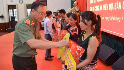 Bộ Công an bàn giao hơn 6.000 căn nhà cho hộ nghèo ở Tây Nguyên